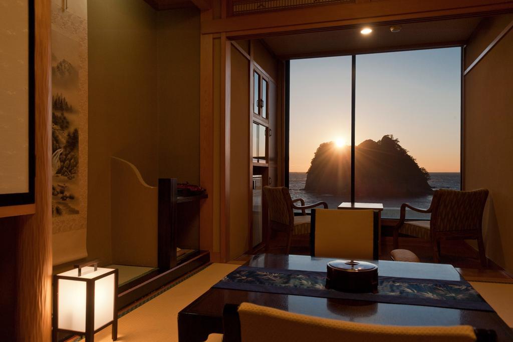 Umibenokakureyu Seiryu Hotel Нишиизу Екстериор снимка